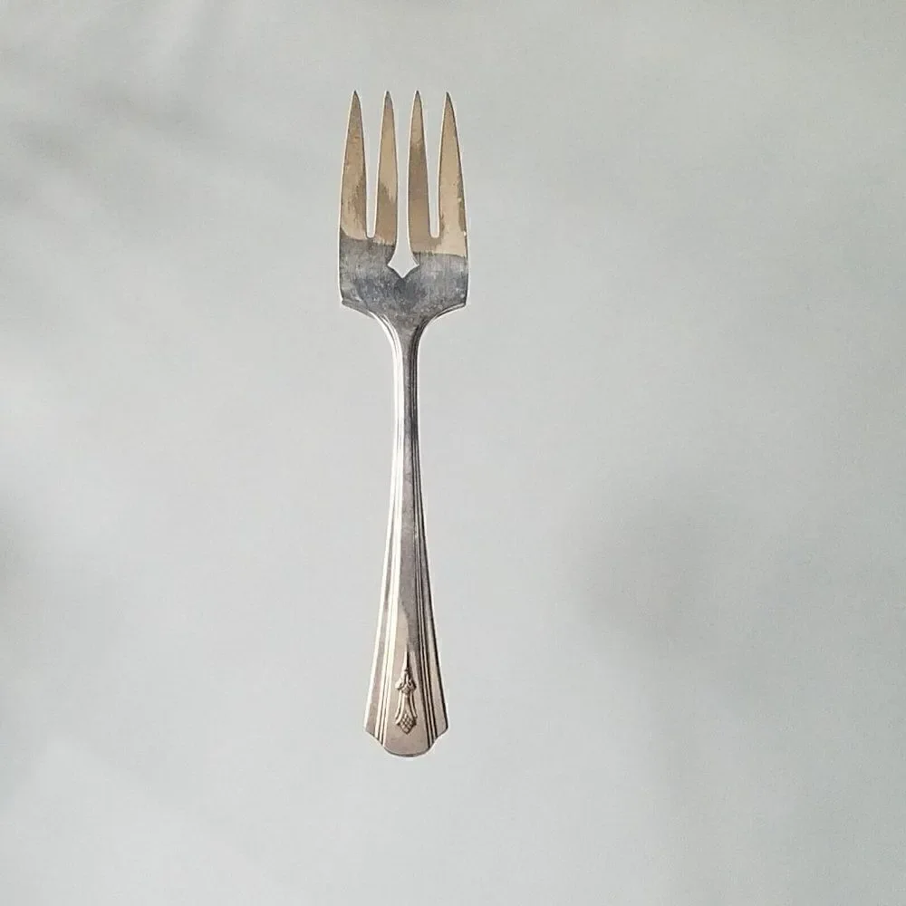 Peerless Oneida Silver Plate 1933 Charmion Pattern Serving Fork 8.25 in